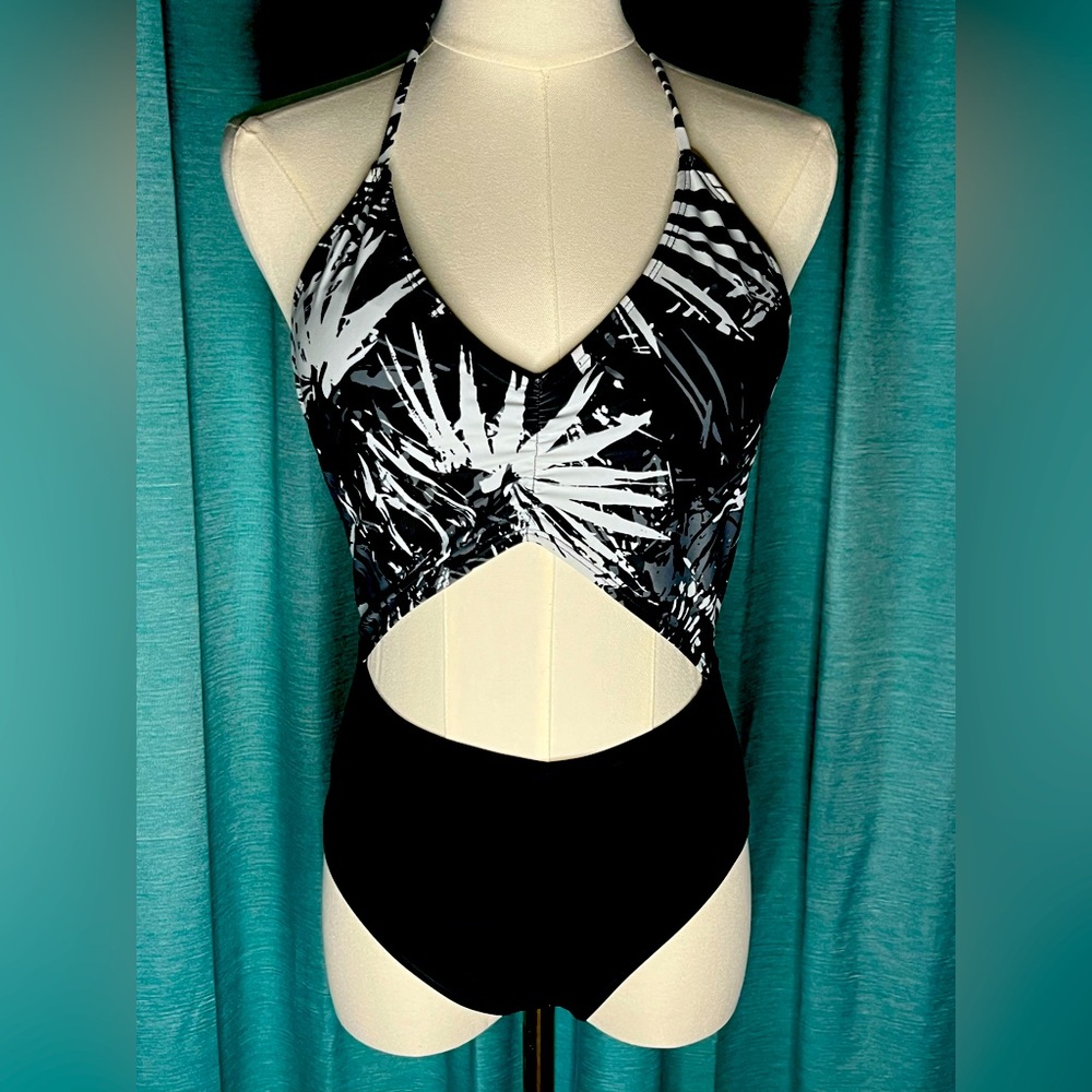 BRAND NEW Fabletics Black and White Floral Halter Swimsuit XS Small